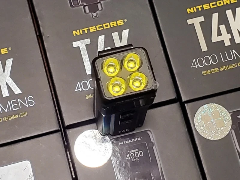 Nitecore T4K Led Фенерче 4000 Лумена Преносим Ключодържател Фенерче Четириядрен Супер Ярка светлина Вградена Батерия USB-C, Акумулаторна батерия