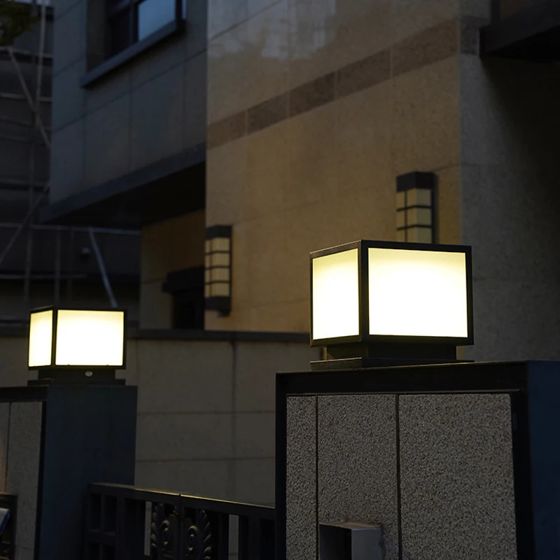 Външна водоустойчив колона на слънчевата енергия Главоболие лампа Вила Градина Общност Украса Тревата лампа Квадратна стенни колона лампа