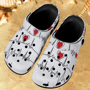 Медицинска дизайнерски обувки с дупки с принтом ударите на сърцето 2023, улични ежедневни чехли, дамски сандали за медицинска сестра, нови нескользящие пързалки